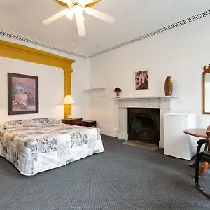 Le Cavalier Du Moulin Hotel